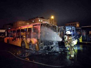 Tuzla'da 3 otobüs alev alev yandı