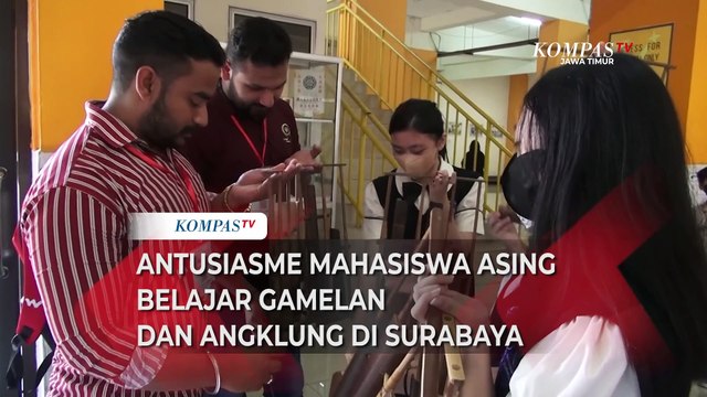 Keren! Antusiasme Mahasiswa Asing Belajar Gamelan dan Angklung Bersama Siswa SMP NSA Surabaya