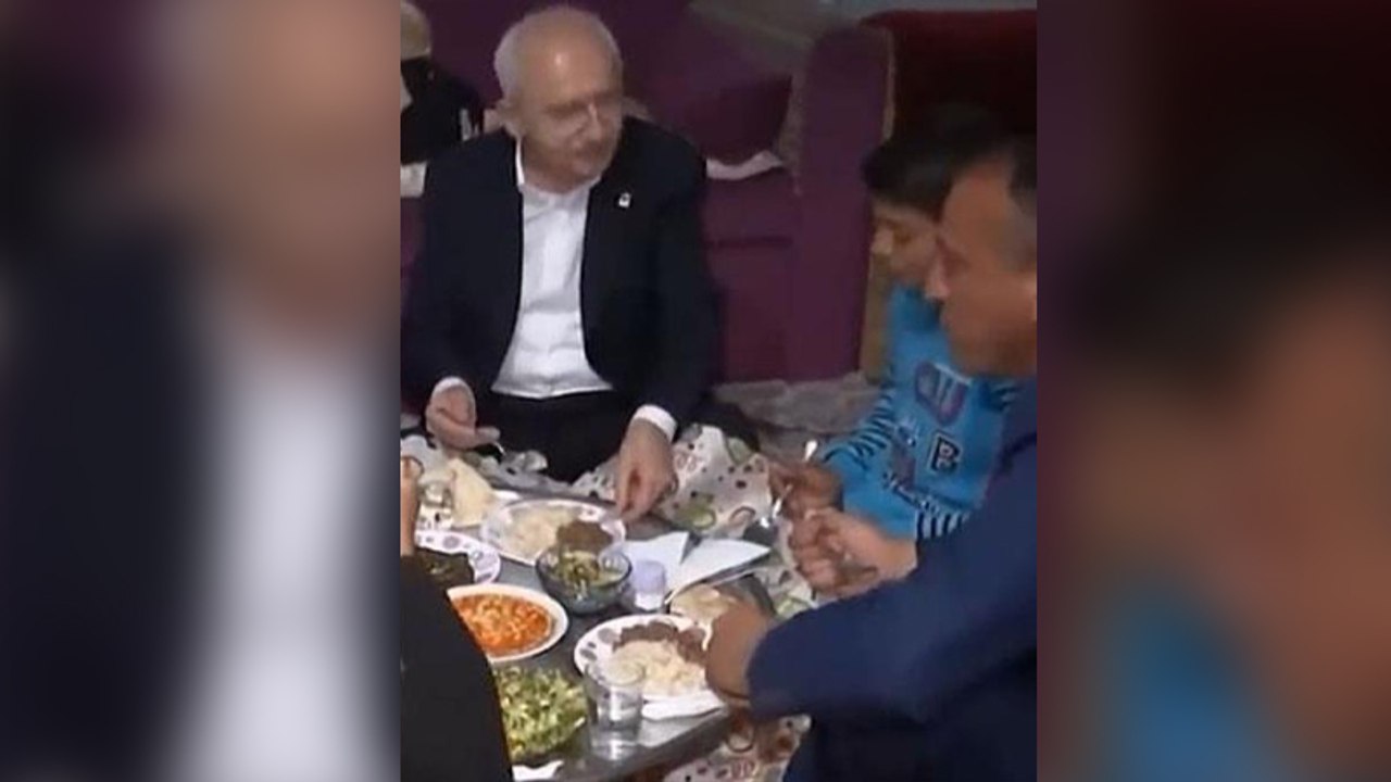 Kılıçdaroğlu yer sofrasında; yemeğin etli kısmını çocuğa doğru çevirdi