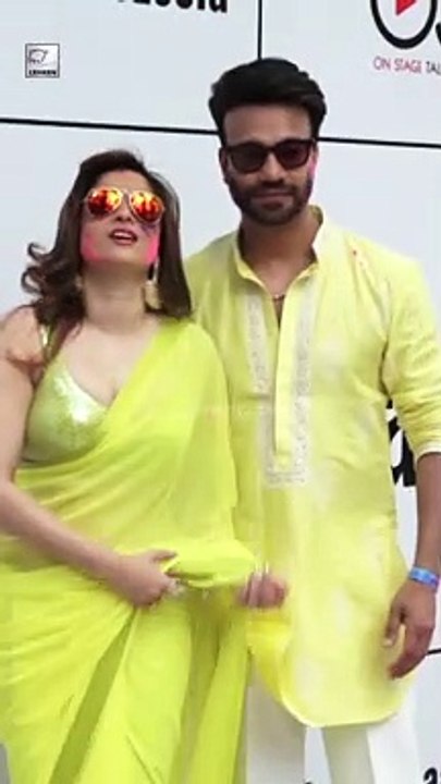 पति Vicky Jain के साथ Ankita Lokhande ने रखी होली पार्टी