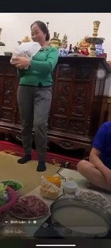 Clip: Ông bà ngoại thưởng nóng 500 triệu cho vợ chồng con gái khi có bầu cháu thứ 3