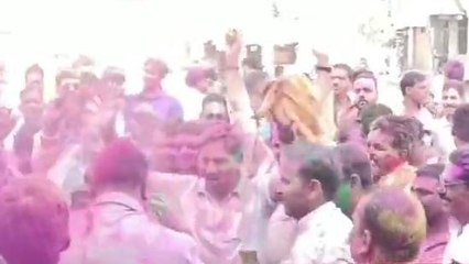 शिवपुरी: रंग उत्सव कार्यक्रम में शामिल हुए राज्यमंत्री, होली के गीतों पर लगाए ठुमके