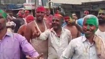 जहानाबाद: टोली बनाकर लोग ले रहे होली का आनंद, पारंपरिक रूप से मनाई जा रही होली