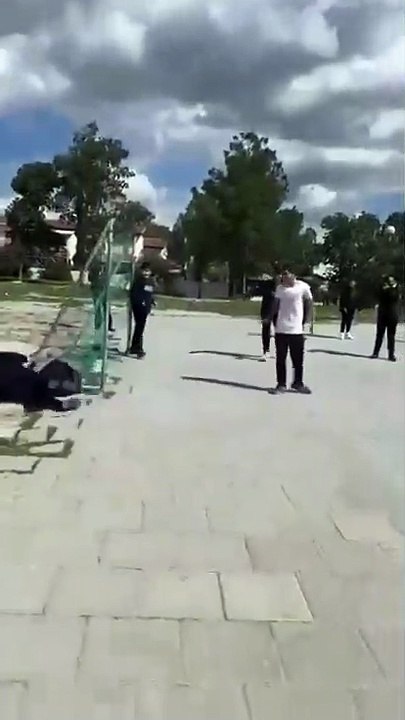 KKTC Cumhurbaşkanı Ersin Tatar, topa kafa atmak isterken yere kapaklandı