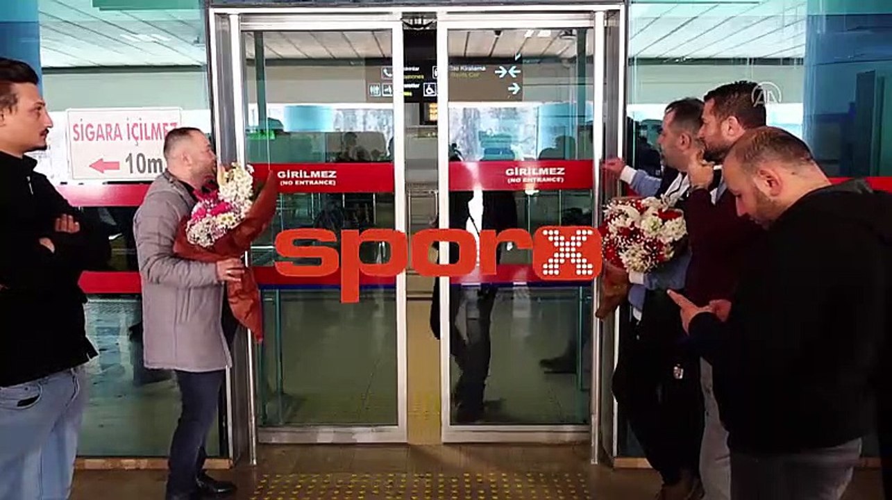 Abdullah Avcı'ya çiçekli karşılama