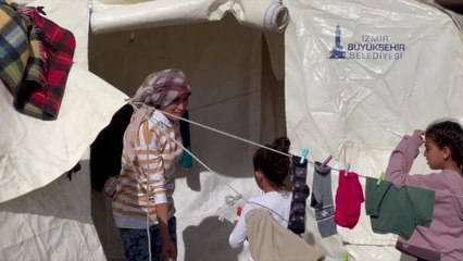 İzmir Büyükşehir'in Hatay'da Kurduğu Çadırkentteki Depremzede Kadınlar '8 Mart'ı Buruk Karşıladı