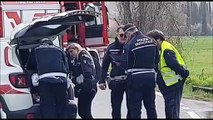 Incidente mortale in provincia di Pisa, finisce con l'auto contro un albero