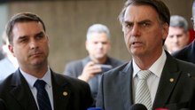 Flávio Bolsonaro divulga volta do pai ao Brasil, mas apaga post em seguida