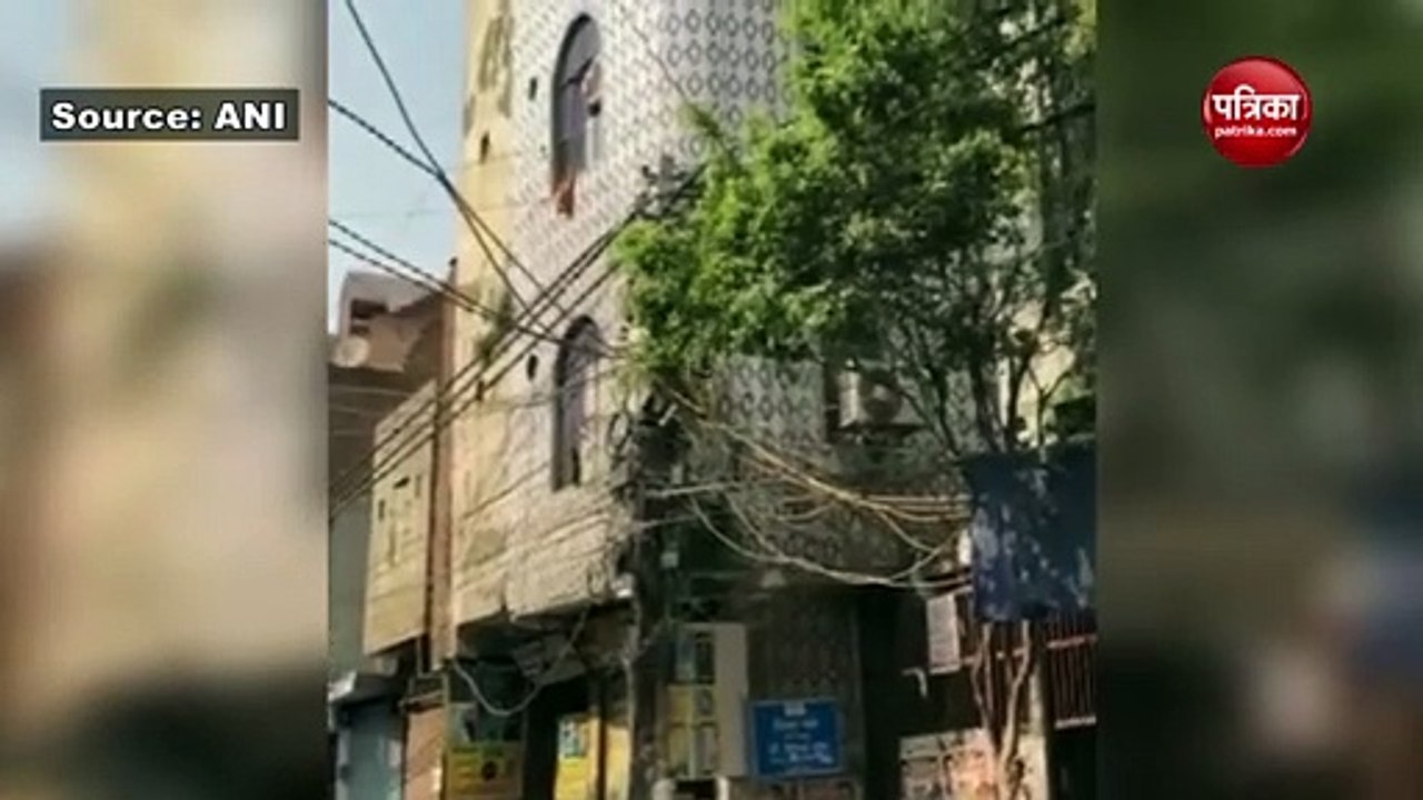 होली के दिन दिल्ली में बड़ा हादसा, भजनपुरा में भरभरा कर गिरी इमारत, देखें VIDEO