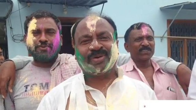 वैशाली: पूर्व मंत्री शिवचंद्र राम ने साथियों के साथ फगुआ गीत गाकर मनाया होली का जश्न