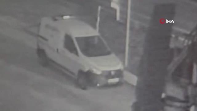 Sigara yakmak isterken aracını böyle patlattı