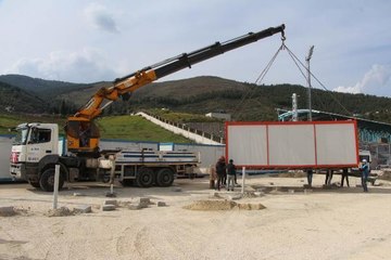HATAY'DA MUSTAFA KEMAL ÜNİVERSİTESİ BAHÇESİNE KONTEYNER KENT KURULUYOR