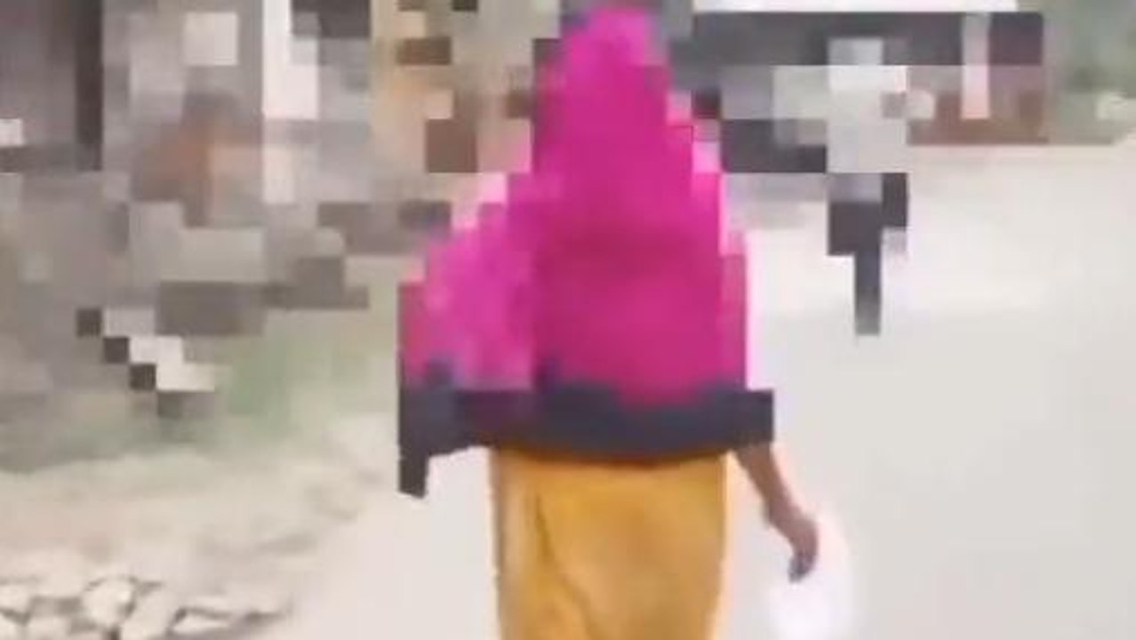 দঃ ২৪ পরগনা : গৃহবধূকে অন্ধকারে একা পেয়ে এ কী করল যুবক! ছিঃ