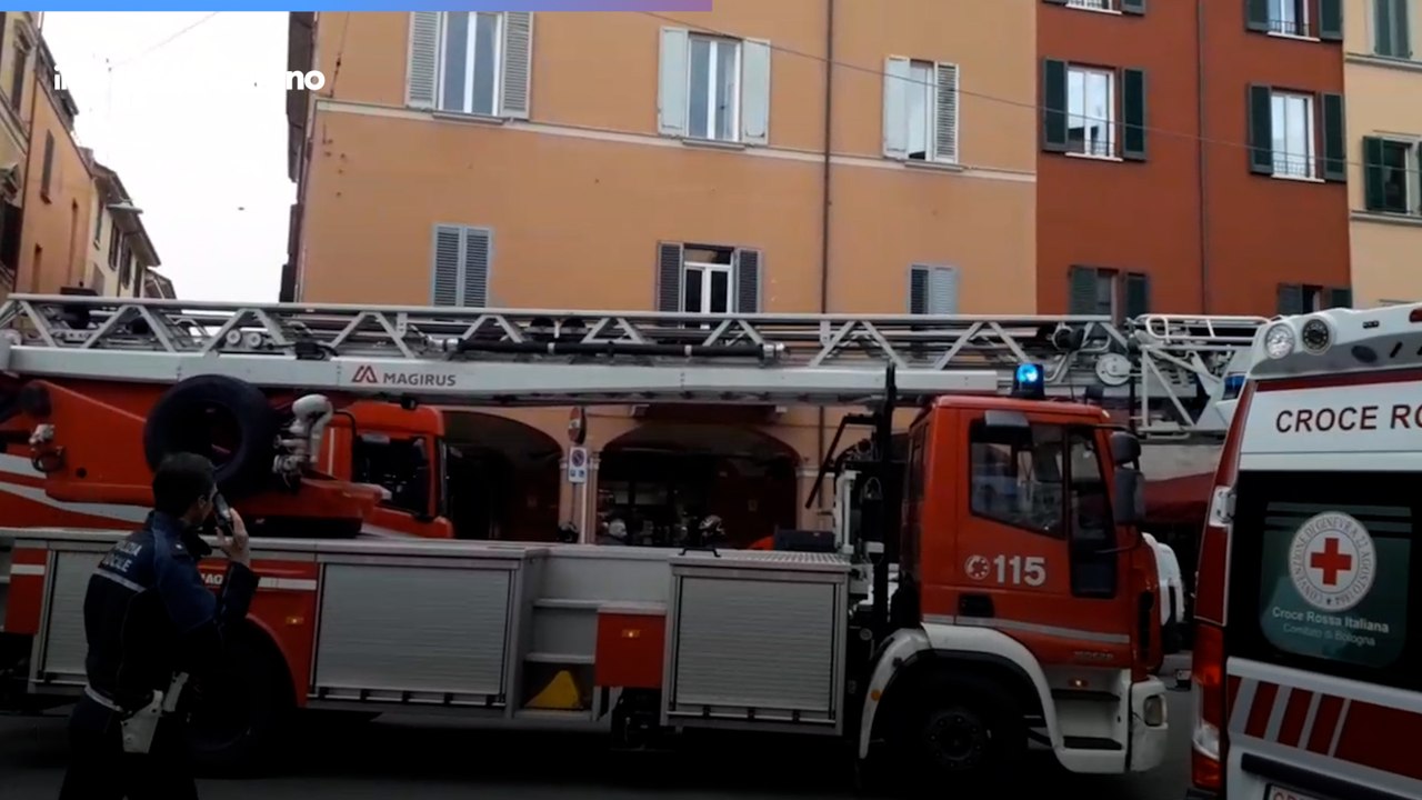 Incendio in centro a Bologna: paura in via Augusto Righi