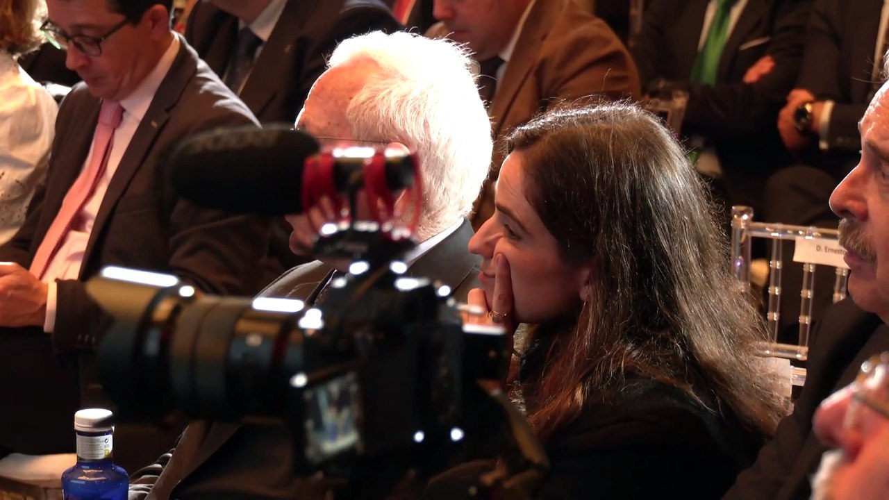 Moreno llama a administraciones a impulsar Almería tras "décadas" de crecimiento "en solitario"