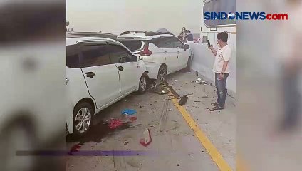 Скачать видео: Begini Ngerinya Tabrakan Beruntun di Tol Brebes Diduga Akibat Asap Pembakaran Semak