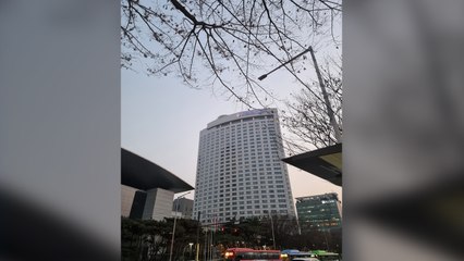 코엑스 부근 버스·승용차 추돌...퇴근길 극심한 정체 / YTN