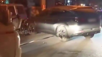 외제차, 가로수로 돌진...SUV, 차 4대 추돌하고 뺑소니 / YTN