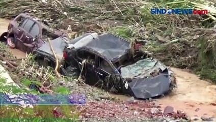 Download Video: Tanggul Sungai Plumbon Jebol, Banjir Setinggi 1,5 Meter Terjang Rumah Warga