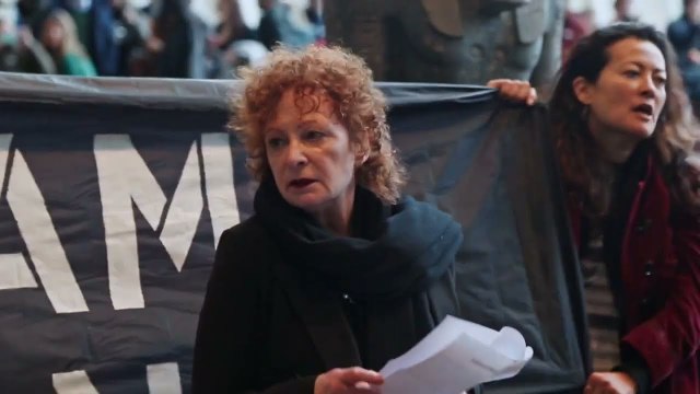 Toute la beauté et le sang versé - Bande-annonce #1 [VOST|HD1080p]