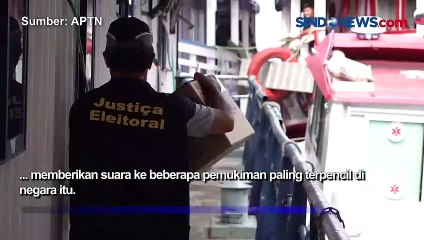 Persiapan Pemilu di Hulu Sungai Amazon, Petugas Pemilu Membawa TPS Ke Pemilih