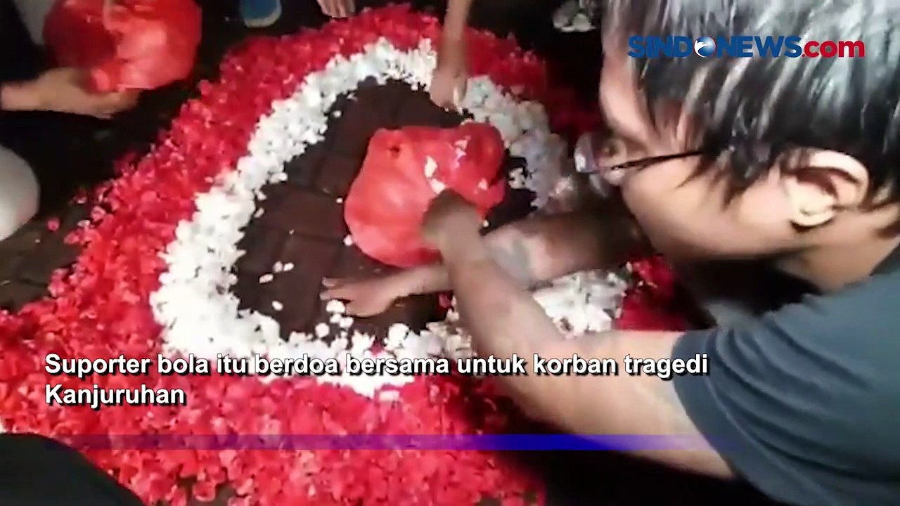 Suporter Bola di Bali Gelar Doa Bersama untuk Korban Tragedi Kanjuruhan