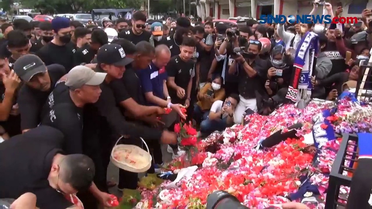 Pelatih dan  Manajemen Arema FC Harap Tragedi Kanjuruhan Tidak Terjadi Lagi