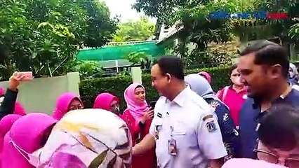 Teriakan Anies RI 1 Bergema Diikuti Yel-yel Ibu-ibu PKK Saat Kunjungi Area Pemilah Sampah di Jaksel