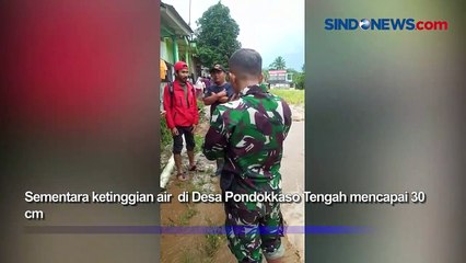 Скачать видео: Hujan Deras, Sungai Cibojong Meluap Rendam Rumah Warga di Sukabumi