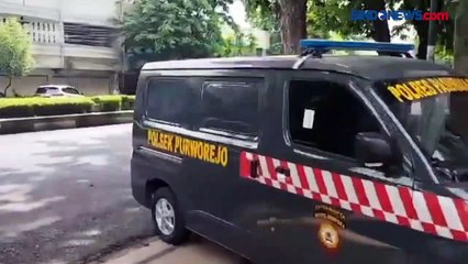 Tải video: Emak-Emak di Pasuruan Gagalkan Pencurian Motor, Pelaku Babak Belur Dihajar Warga