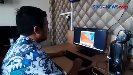 Jutaan Ikan Melompat ke Daratan, Warga Lampung Berebut Mengumpulkan Ikan