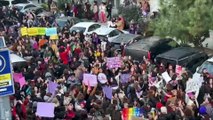Kadınlar, yasak kararına rağmen Feminist Gece Yürüyüşü için toplanıyor