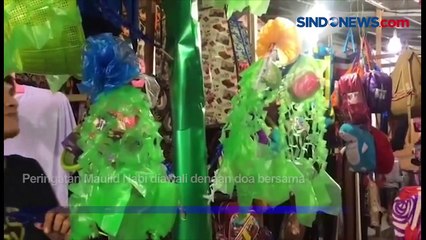 Meriahkan Maulid Nabi SAW, Pedagang Pasar Masomba Palu Pasang Hiasan Pohon Pisang