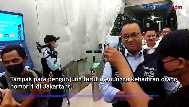 Meski Hujan Deras, Anies Hadiri Peresmian Halte TransJakarta Bundaran HI