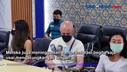 WNA Overstay Acungkan Jari Tengah ke Petugas