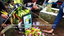 Isak Tangis Iringi Pemakaman Korban ke-134 Tragedi Kanjuruhan Malang