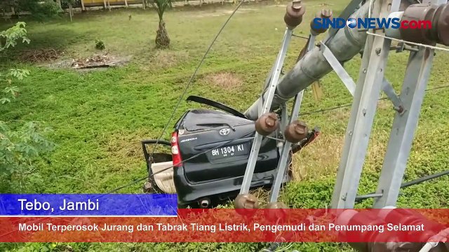 Mobil Terperosok Jurang dan Tabrak Tiang Listrik, Pengemudi dan Penumpang Selamat