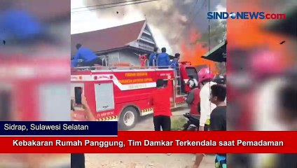 Kebakaran Rumah Panggung, Tim Damkar Terkendala saat Pemadaman