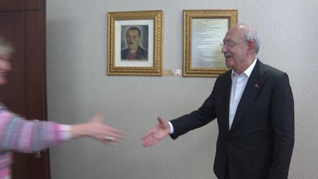 Kılıçdaroğlu, CHP Genel Merkezi'nin Kadın Emekçileri ile Bir Araya Geldi: İstanbul Sözleşmesi'ni Yürürlüğe Koyacağız. 8 Mart, Daha Anlamlı Bir Tarih...