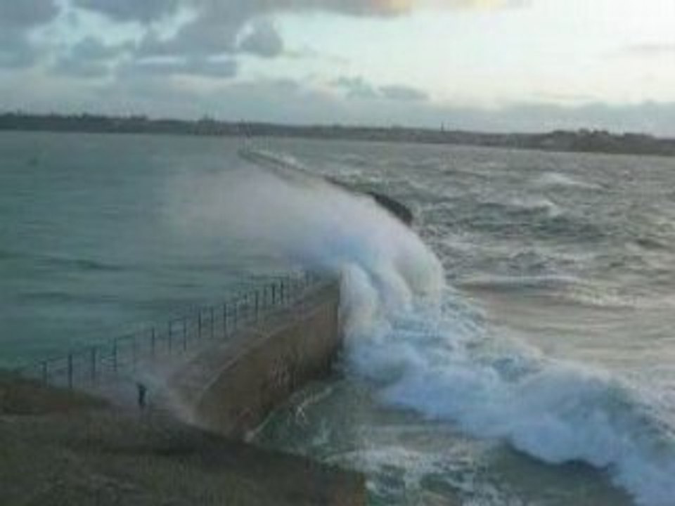 le Môle par grand vent - St MALO