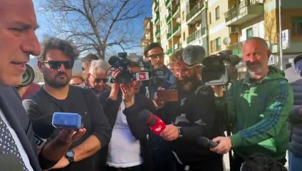 Migranti Crotone, sindaco ai familiari: "Salme non saranno trasferite senza vostro consenso" - Video