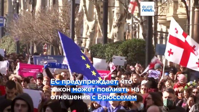 Тысячи людей вновь собрались у здания парламента в Тбилиси