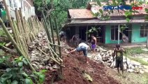 Akibat Guyuran Hujan, Atap Rumah Warga Tertimpa Longsoran Tanah