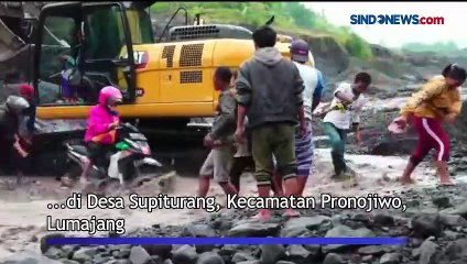 Terjebak Banjir Lahar Semeru, Ibu-ibu dan Balita Terpaksa Naik Eskavator