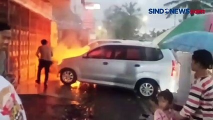 Diduga alami Korsleting, Minibus Tiba-Tiba Terbakar di Sulawesi Selatan