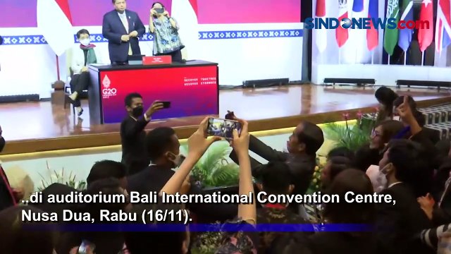 Momen Presiden Jokowi Ajak Wartawan Swafoto Usai Resmi Tutup KTT G20