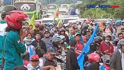 Penguna Jalan di Sidoarjo Cekcok dengan Buruh yang Demo Karena Bikin Macet Jalanan