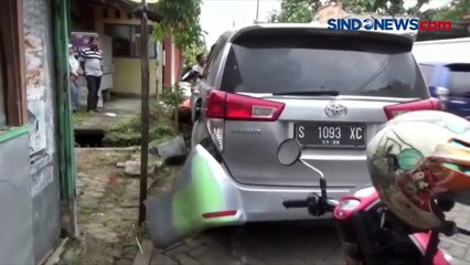Ayah di Jombang Sengaja Tabrak Anaknya Dengan Mobil, Pelaku Diamuk Massa