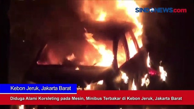 Diduga Alami Korsleting pada Mesin, Minibus Terbakar di Kebon Jeruk, Jakarta Barat