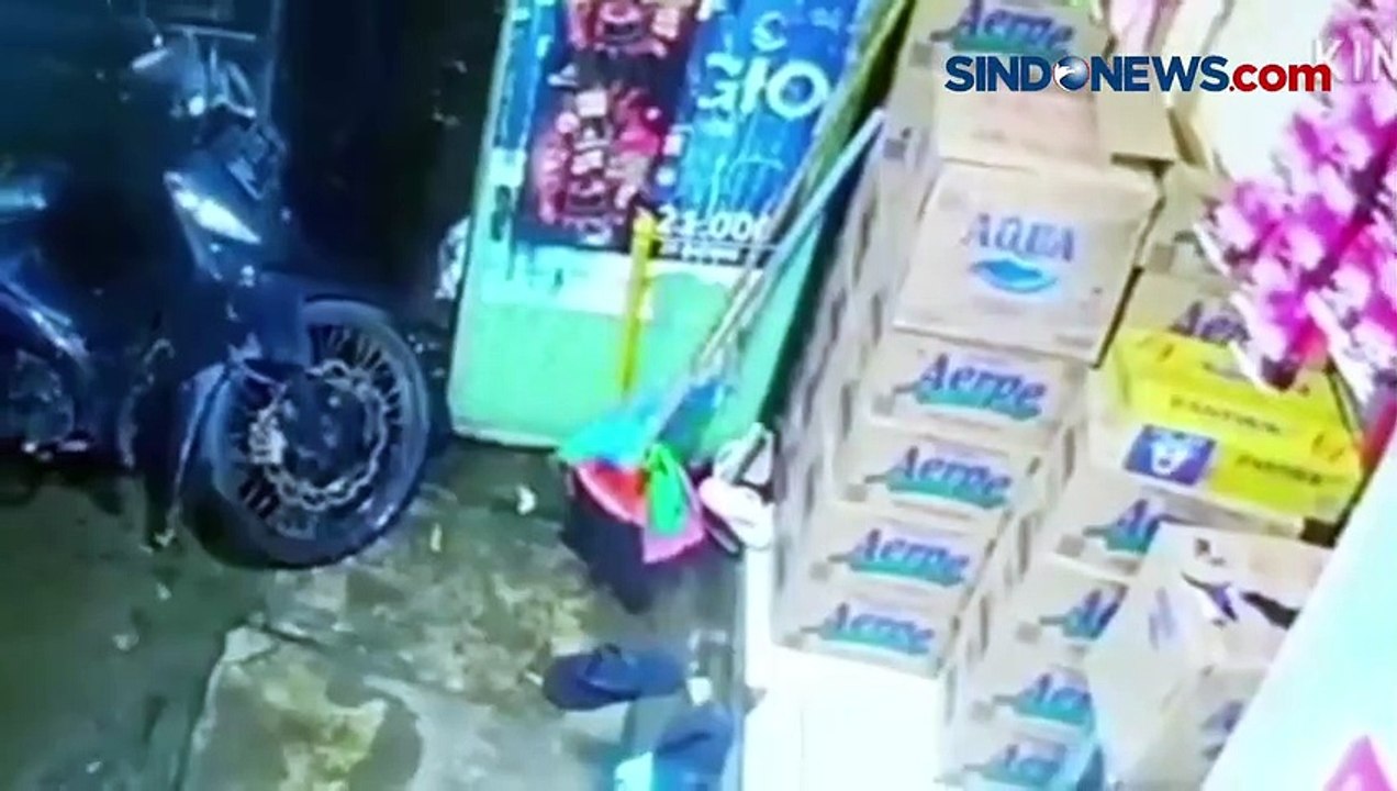Aksi Lima Pencuri Terekam CCTV di Makassar